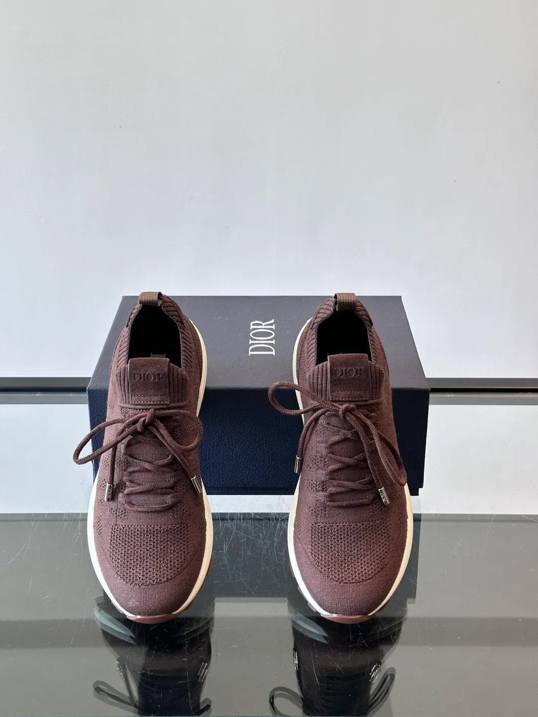 Men's Men's Shoes 💰p440 "Dior" B80 sneakers are a new product of Dior men's series, focusing on comfort and fashion. The upper is made of breathable mesh + fabric splicing, which is lightweight and fits the shape of the foot, making it super comfortable for daily wear. The sole is made of rubber, which has great grip and wear resistance, and is suitable for commuting or light sports. The overall style is simple, the gray tone is versatile, and the shoelaces are adjustable for a more stable fit. Designed by Kim Jones, it is both practical and trendy. It is one of the new hot items in early spring①. size: 39-45 (38.46 customized)